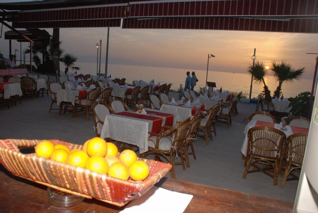 Ekin Hotel Кушадаси Ресторан фото